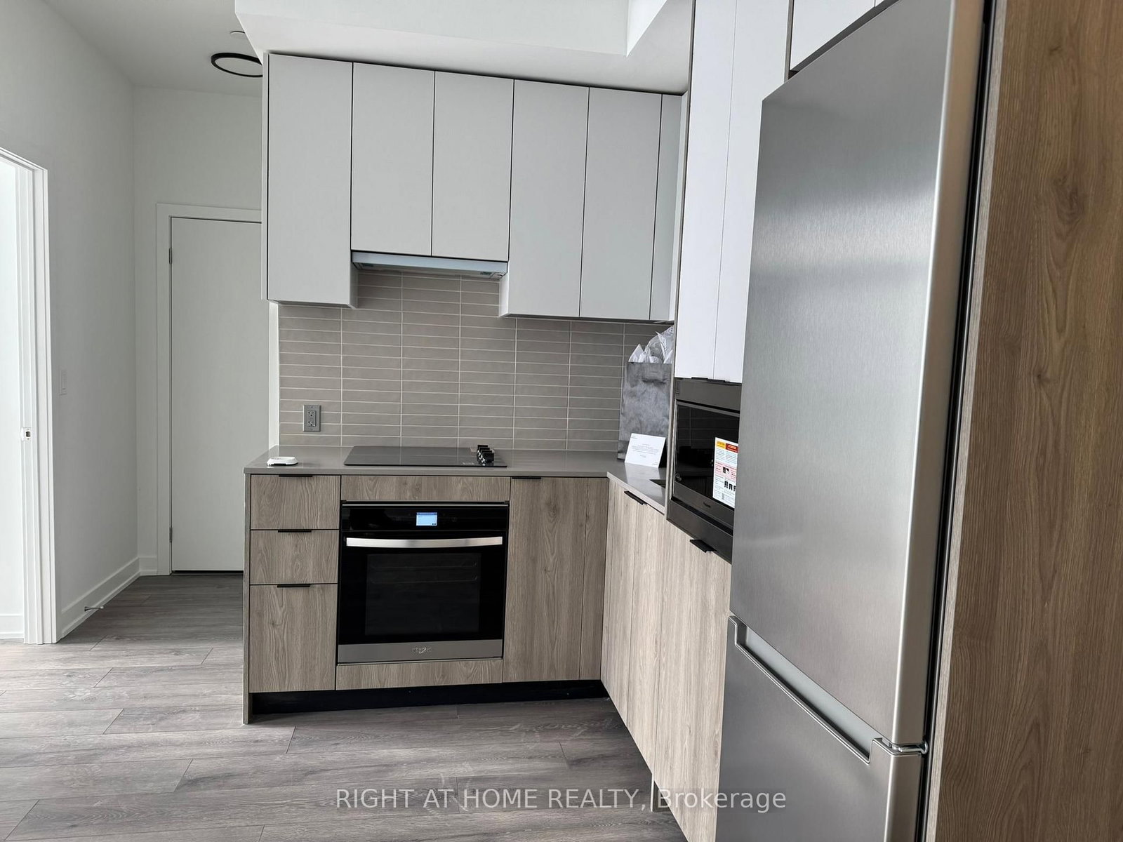 1007 The Queensway, Unit 1014 - Photo 2