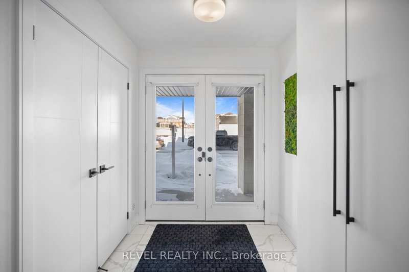 1417 Clarriage Crt, Milton, L9E 1L6 | Image 3