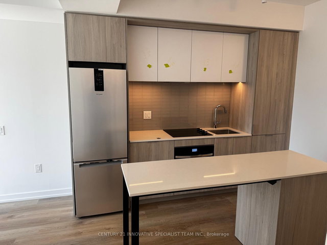 1005 - 395 Square One Drive