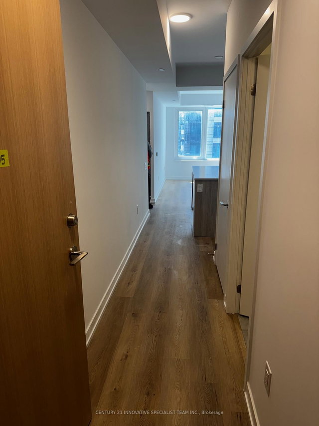 1005 - 395 Square One Drive