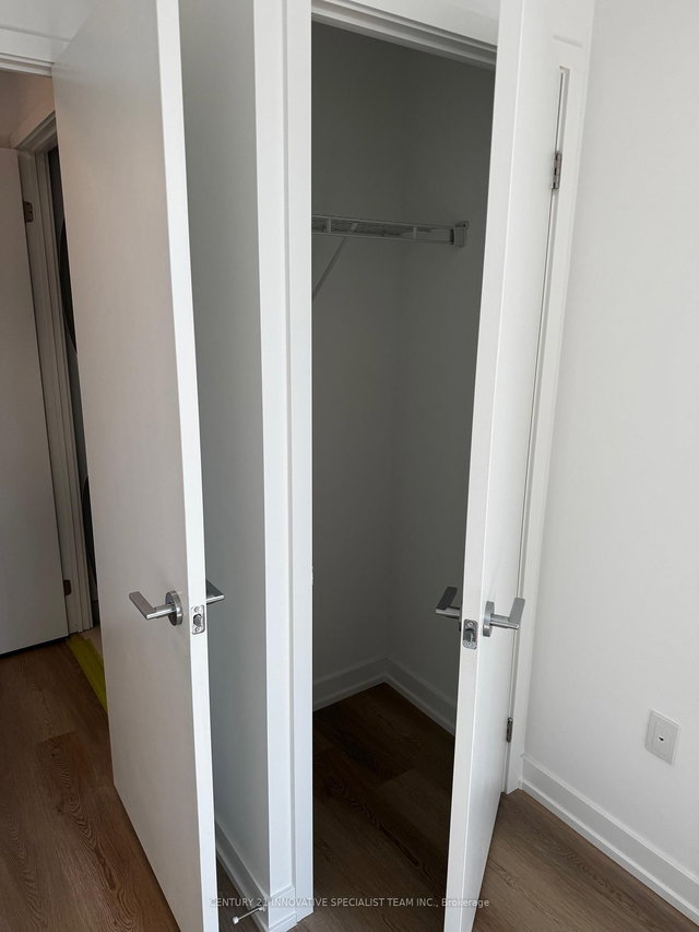 1005 - 395 Square One Drive