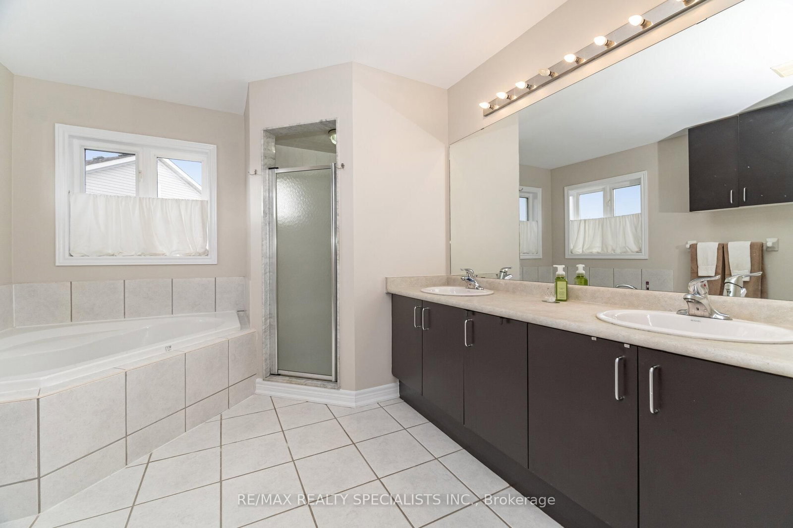 Detached House for sale at 1321 Roper Drive, Milton, Ontario, L9T 6E4 - Dempsey - MLS: W12777300