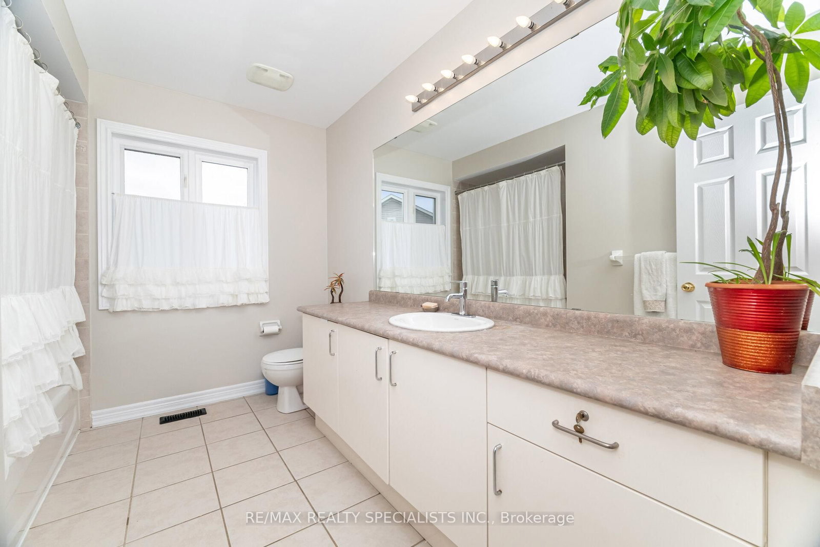 Detached House for sale at 1321 Roper Drive, Milton, Ontario, L9T 6E4 - Dempsey - MLS: W12777300