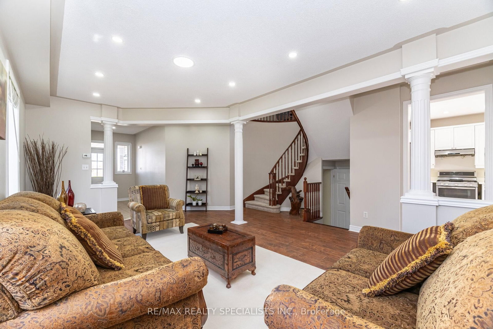 Detached House for sale at 1321 Roper Drive, Milton, Ontario, L9T 6E4 - Dempsey - MLS: W12777300