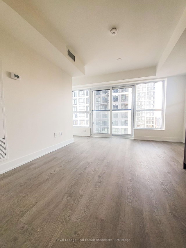 2931 - 5 Mabelle Avenue