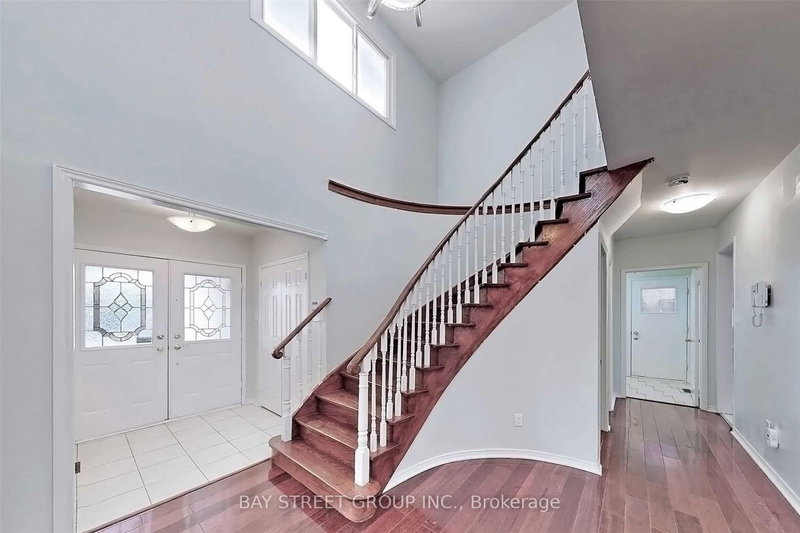 189 Martindale Ave, Oakville, L6H 4H2 | Image 3