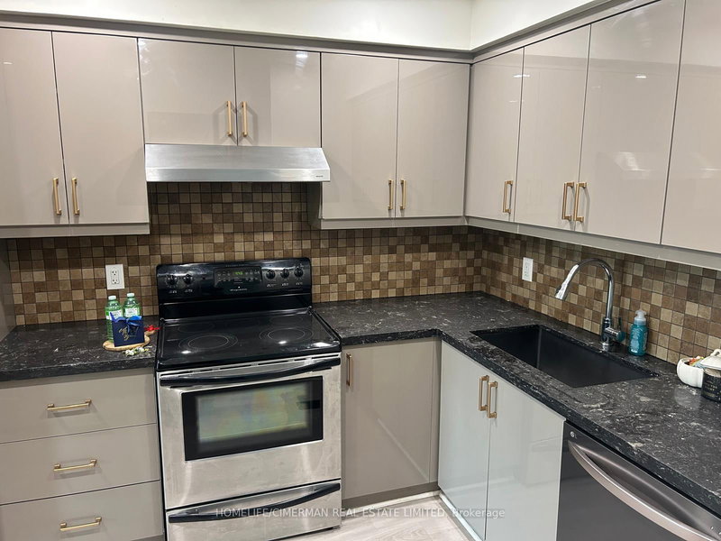 46 - 46 Foster Cres, Brampton, L6V 3M7 | Image 3