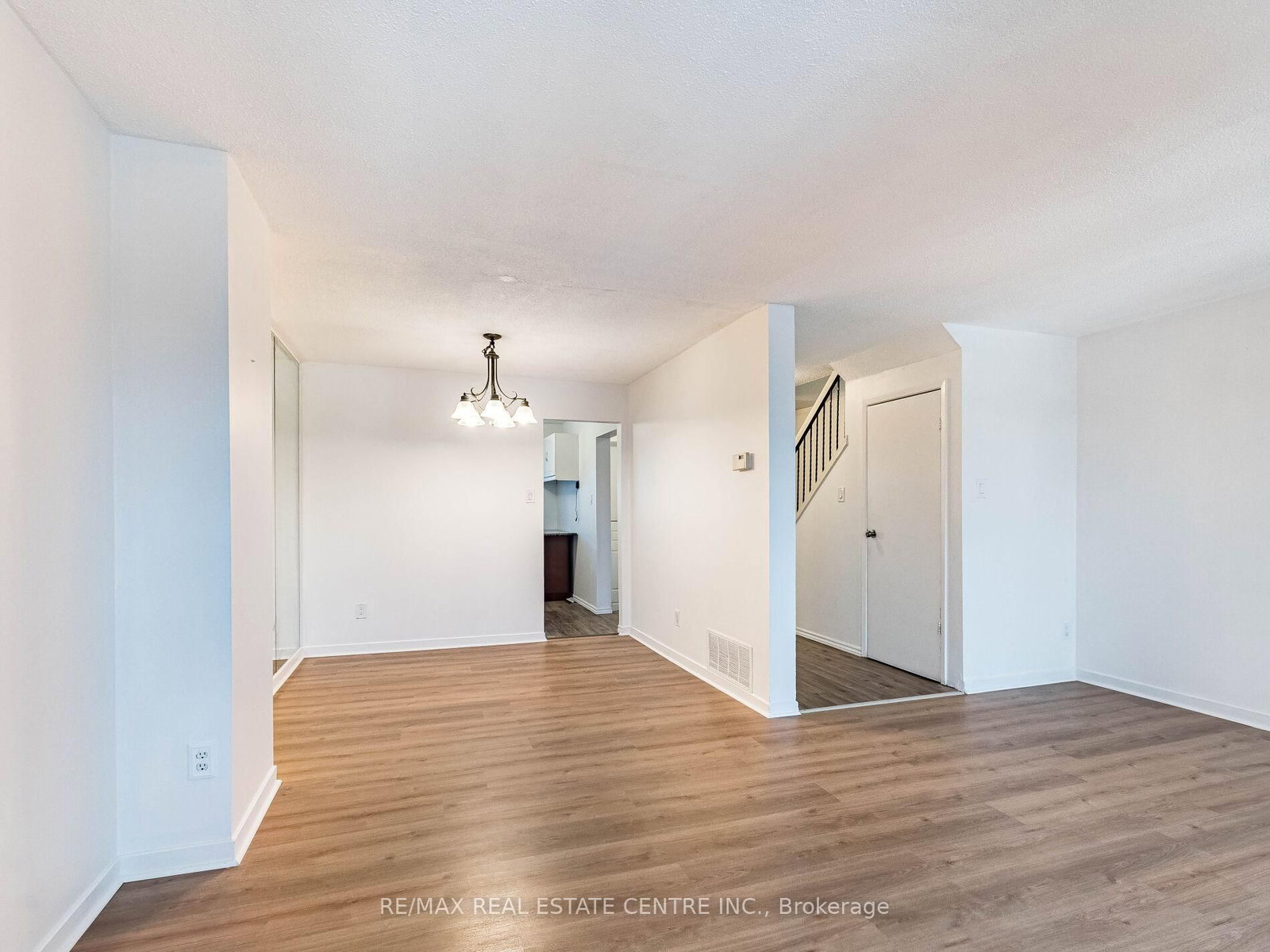 Townhouse for sale at 5 Moregate Crescent, Brampton, Ontario, L6S 3K9 - Central Park - MLS: W12778276