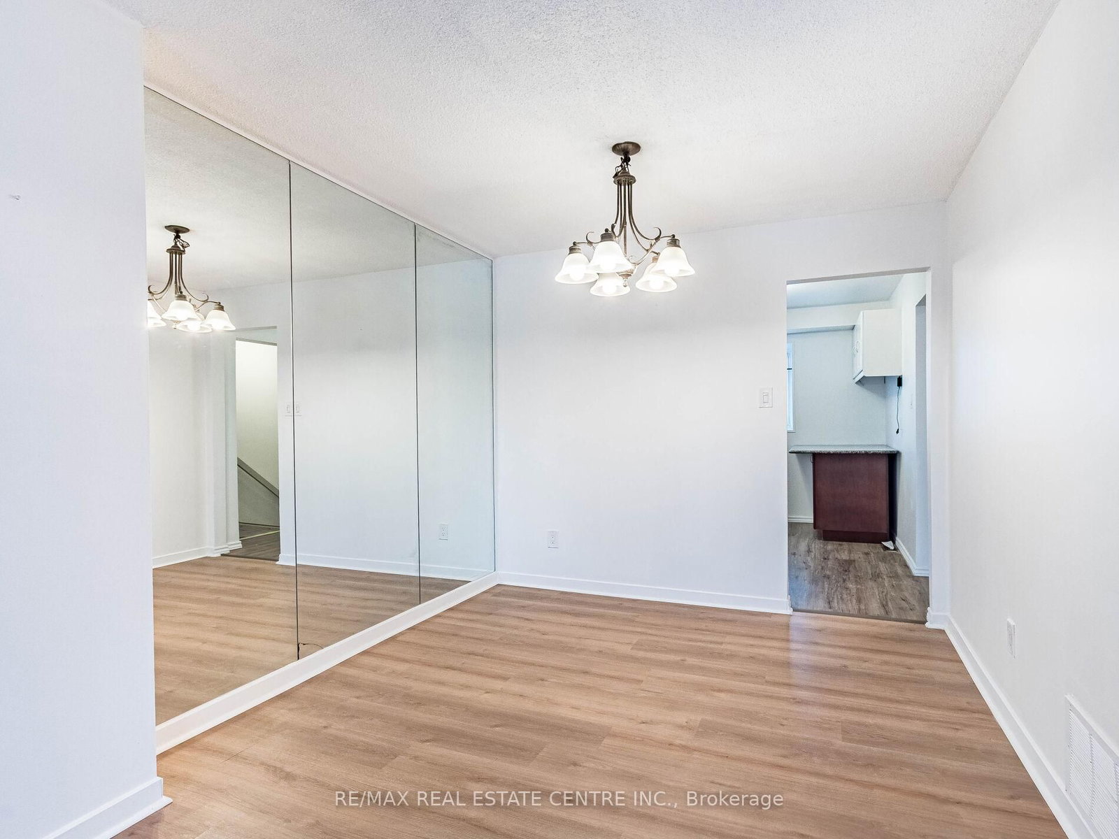 Townhouse for sale at 5 Moregate Crescent, Brampton, Ontario, L6S 3K9 - Central Park - MLS: W12778276