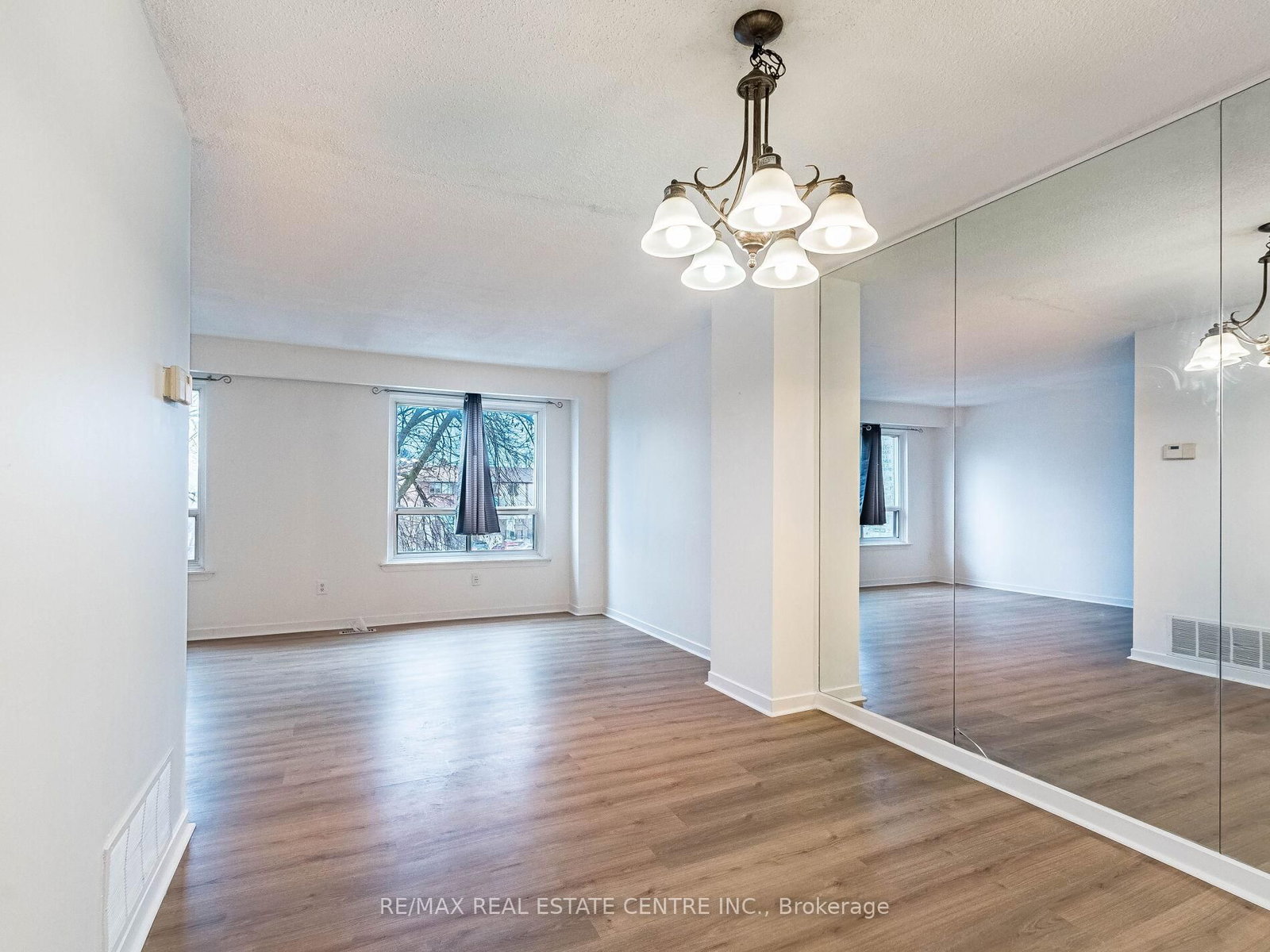 Townhouse for sale at 5 Moregate Crescent, Brampton, Ontario, L6S 3K9 - Central Park - MLS: W12778276