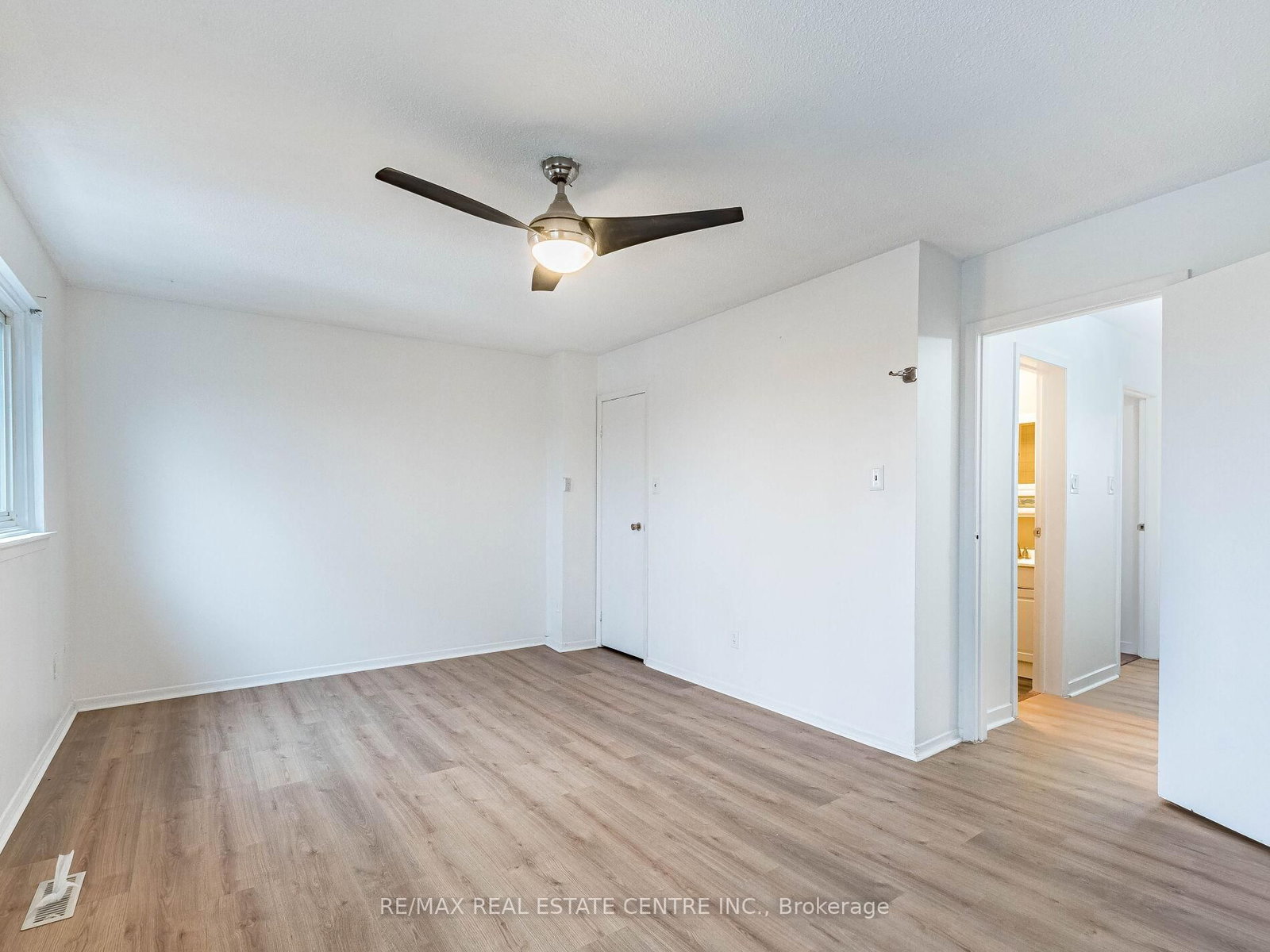 Townhouse for sale at 5 Moregate Crescent, Brampton, Ontario, L6S 3K9 - Central Park - MLS: W12778276