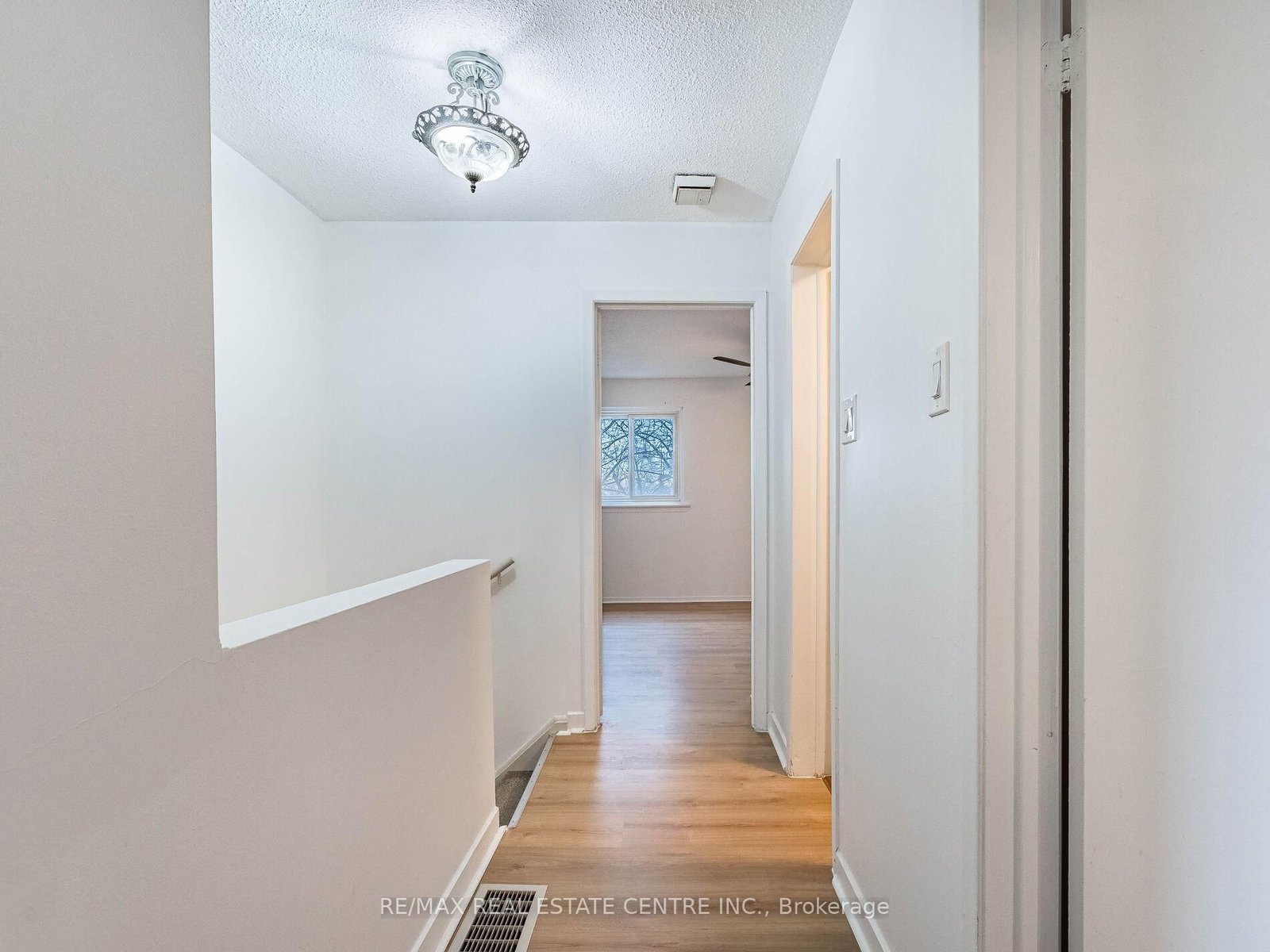 Townhouse for sale at 5 Moregate Crescent, Brampton, Ontario, L6S 3K9 - Central Park - MLS: W12778276