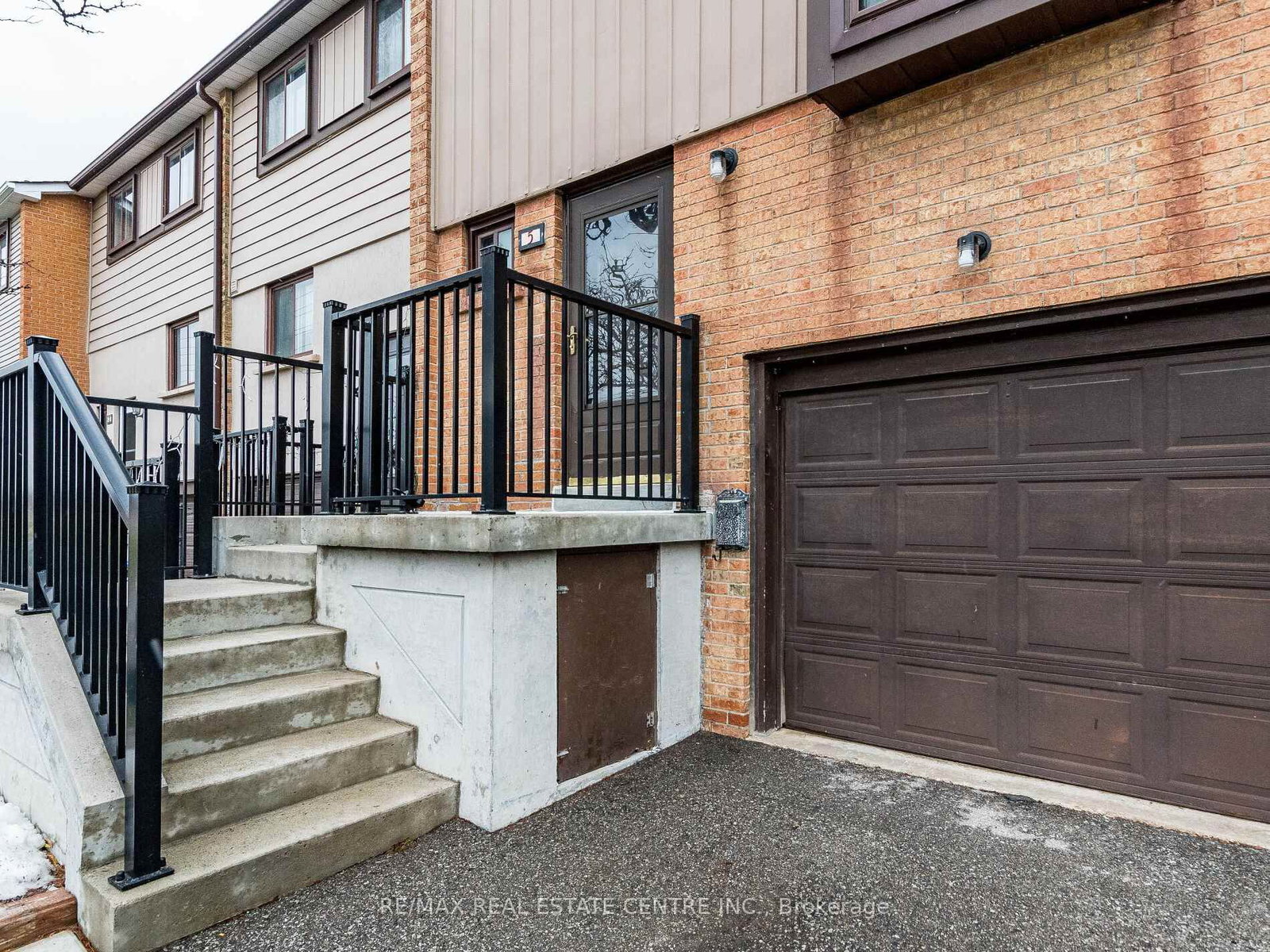 Townhouse for sale at 5 Moregate Crescent, Brampton, Ontario, L6S 3K9 - Central Park - MLS: W12778276