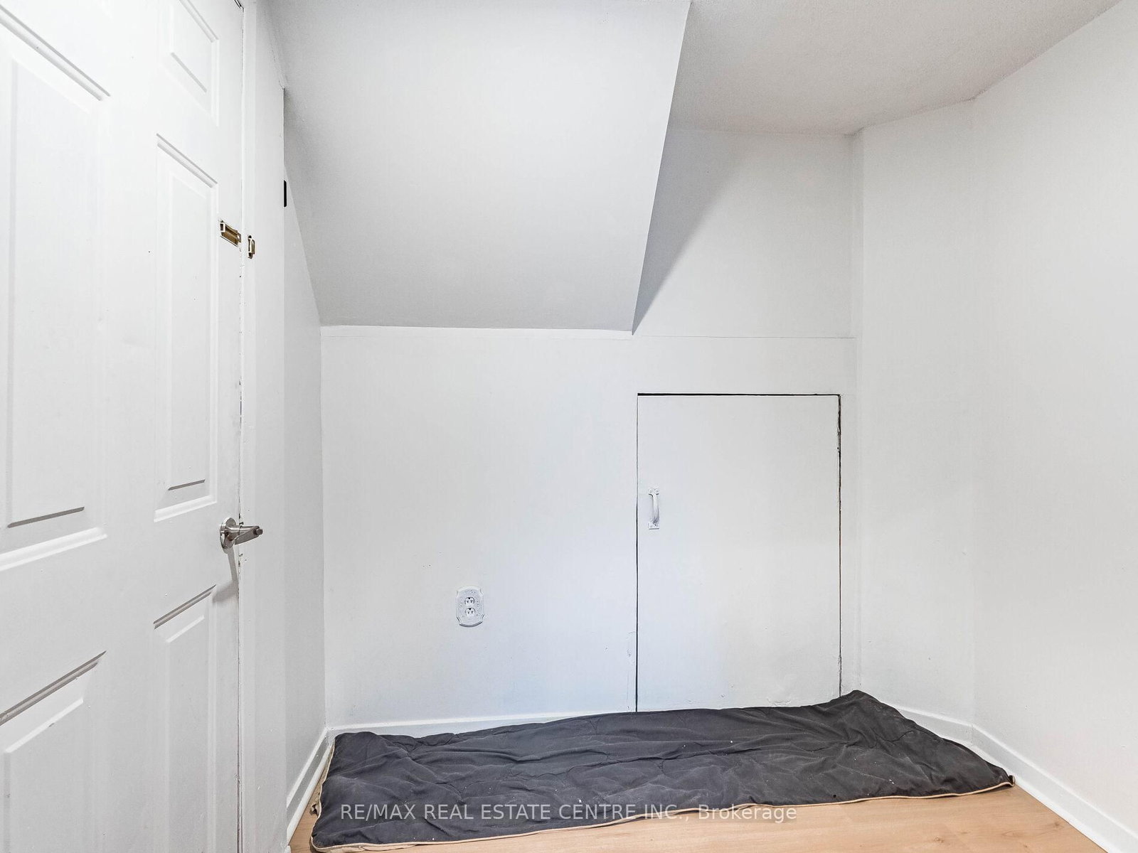 Townhouse for sale at 5 Moregate Crescent, Brampton, Ontario, L6S 3K9 - Central Park - MLS: W12778276