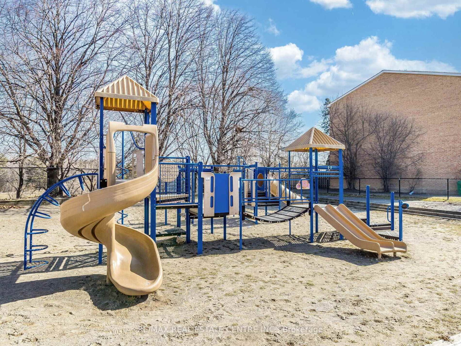 Townhouse for sale at 5 Moregate Crescent, Brampton, Ontario, L6S 3K9 - Central Park - MLS: W12778276