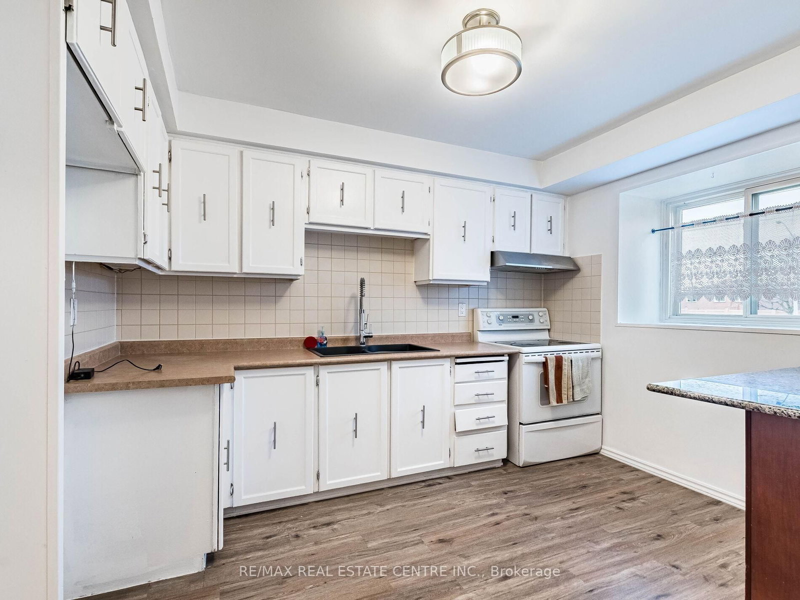 Townhouse for sale at 5 Moregate Crescent, Brampton, Ontario, L6S 3K9 - Central Park - MLS: W12778276