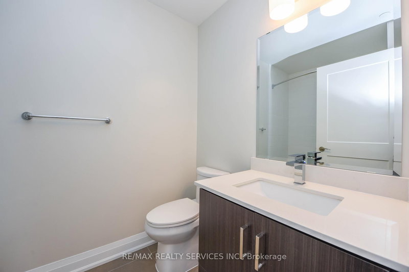 2103 - 15 Lynch St, Brampton, L0K 1E0 | Image 3