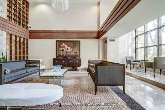 1005 - 100 County Court Boulevard