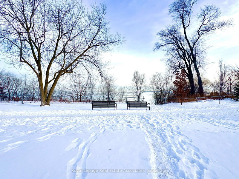 51 - 5475 Lakeshore Rd, Burlington, L7L 1E1 | Image 3