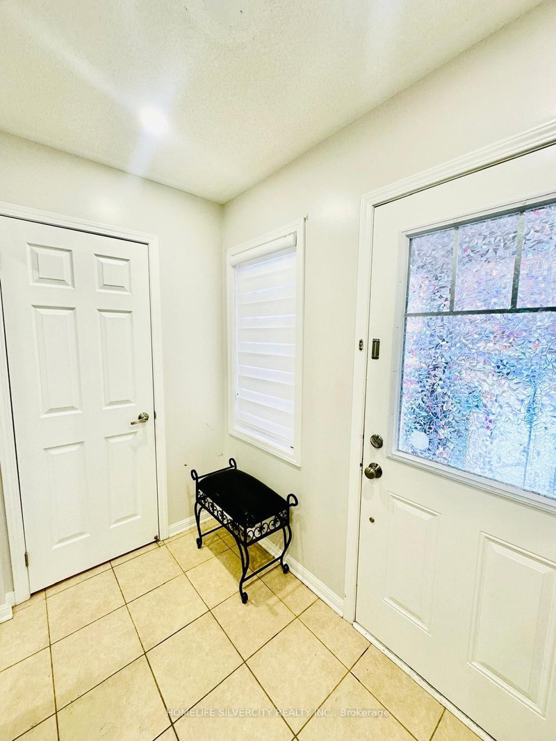 main level - 29 Lathbury St S, Brampton, L7A 0R6 | Image 2