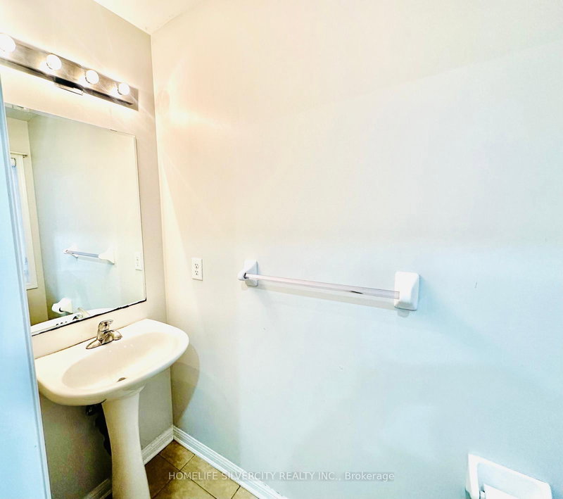 main level - 29 Lathbury St S, Brampton, L7A 0R6 | Image 3