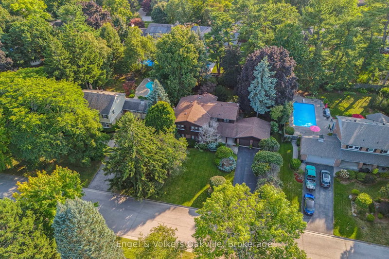 250 Gatestone Ave, Oakville, L6J 5R9 | Image 2