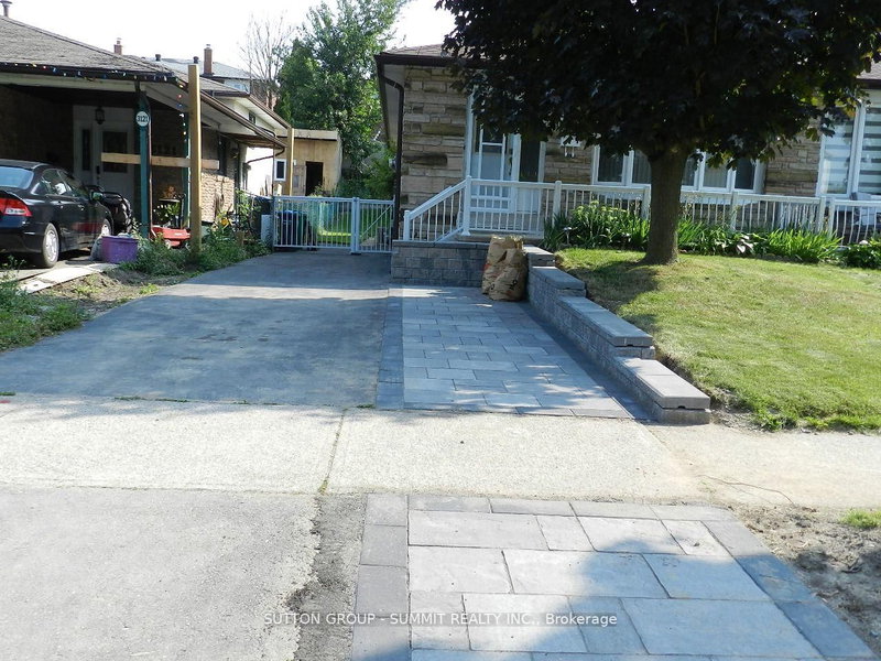 MAIN - 3117 Corrigan Dr, Mississauga, L4Y 3C5 | Image 2