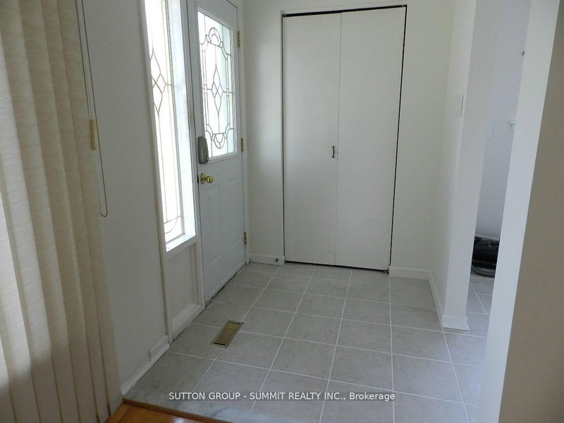 MAIN - 3117 Corrigan Dr, Mississauga, L4Y 3C5 | Image 3