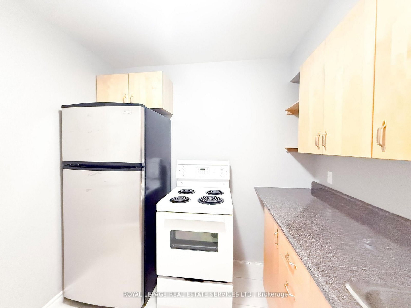 3352 Dundas Street W, Unit Lower - Photo 2