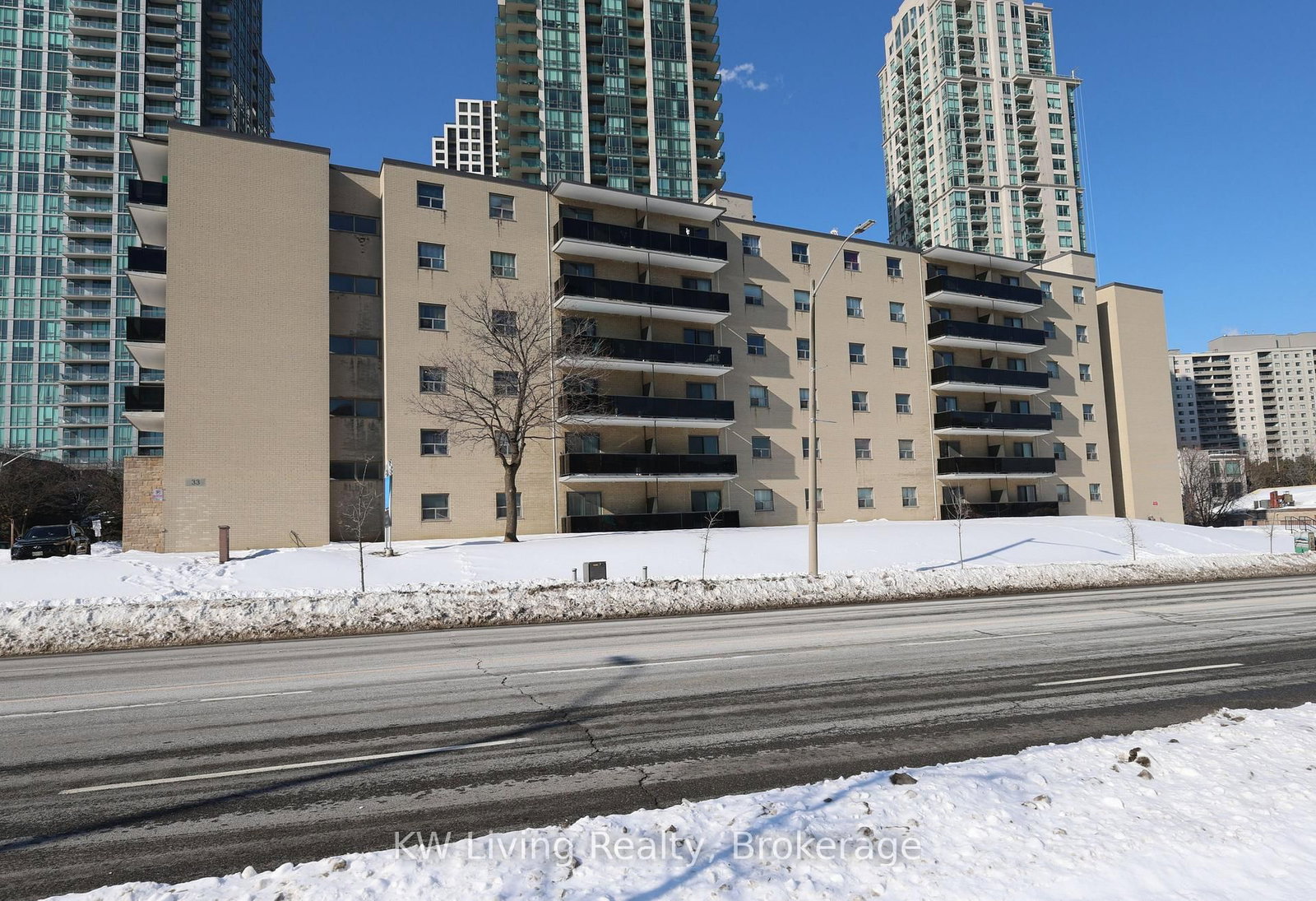 33 Central Parkway W, Unit 504