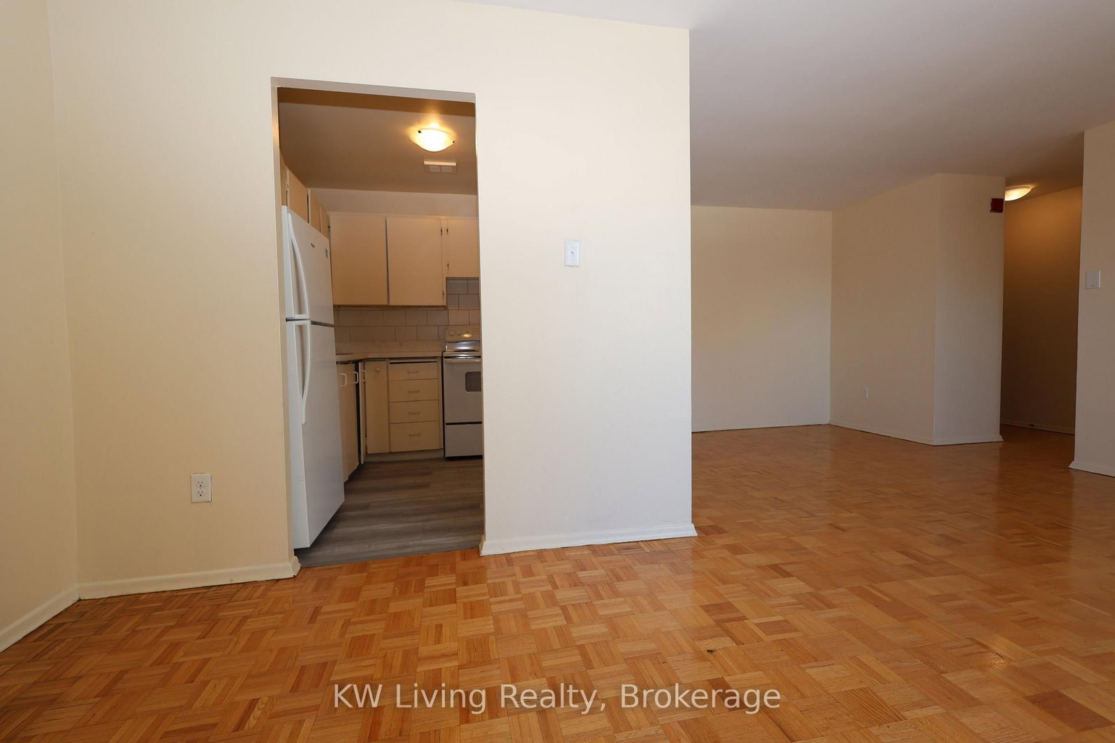 33 Central Parkway W, Unit 504 - Photo 10