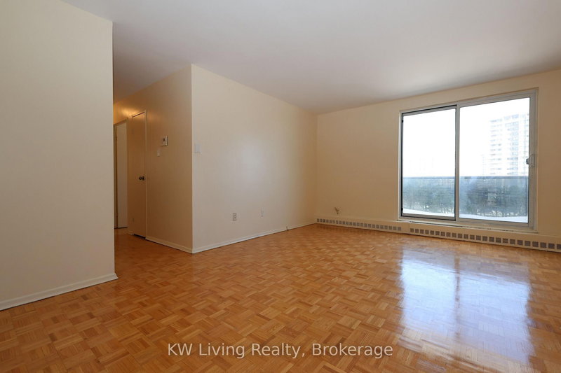 504 - 33 Central Pkwy W, Mississauga, L5B 1L4 | Image 2