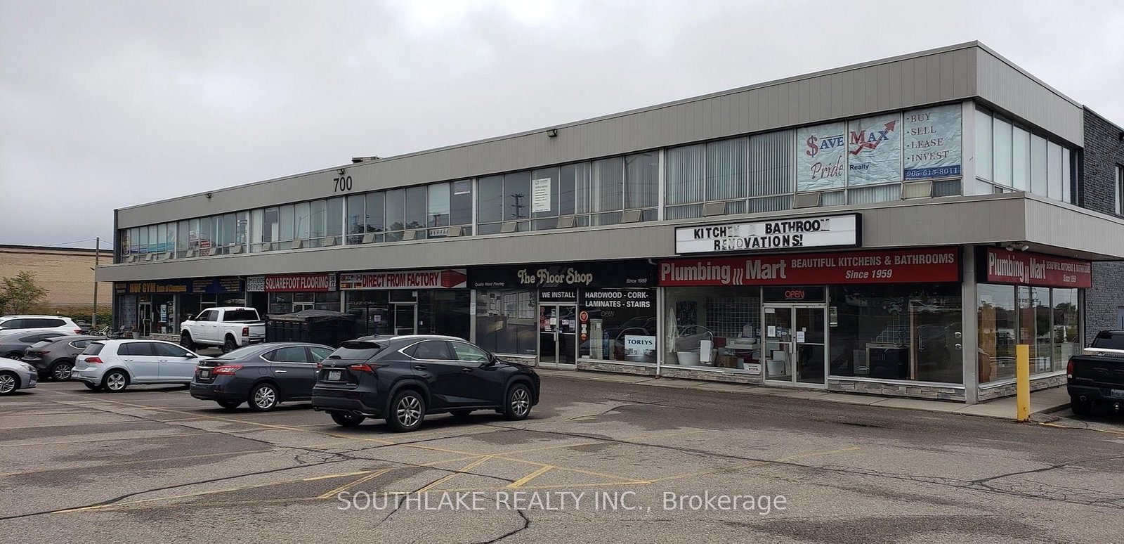 700 Dundas Street E, Unit 207B