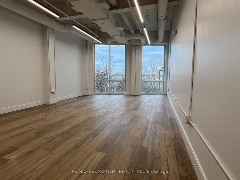 209 - 1670 North Service Rd, Oakville, L6H 7G3 | Image 3