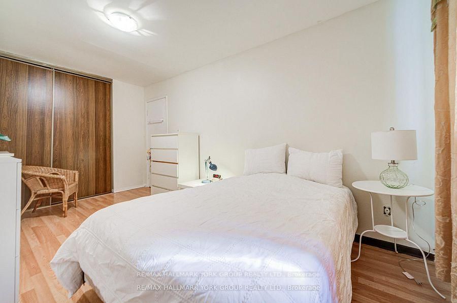 Townhouse for sale at 9 Bur Oak Way, Toronto, Ontario, M3L 2G3 - Glenfield-Jane Heights - MLS: W12781590