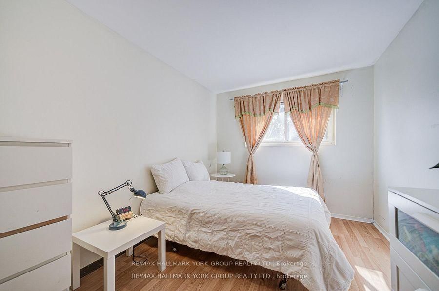 Townhouse for sale at 9 Bur Oak Way, Toronto, Ontario, M3L 2G3 - Glenfield-Jane Heights - MLS: W12781590