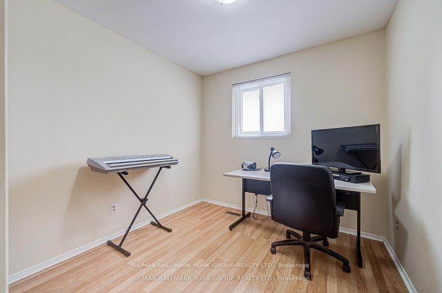 Townhouse for sale at 9 Bur Oak Way, Toronto, Ontario, M3L 2G3 - Glenfield-Jane Heights - MLS: W12781590