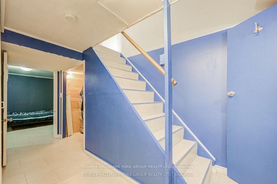 Townhouse for sale at 9 Bur Oak Way, Toronto, Ontario, M3L 2G3 - Glenfield-Jane Heights - MLS: W12781590