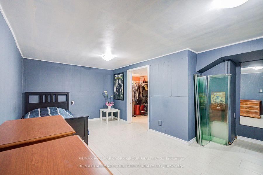 Townhouse for sale at 9 Bur Oak Way, Toronto, Ontario, M3L 2G3 - Glenfield-Jane Heights - MLS: W12781590