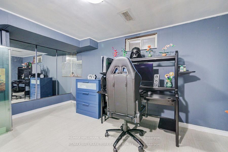 Townhouse for sale at 9 Bur Oak Way, Toronto, Ontario, M3L 2G3 - Glenfield-Jane Heights - MLS: W12781590