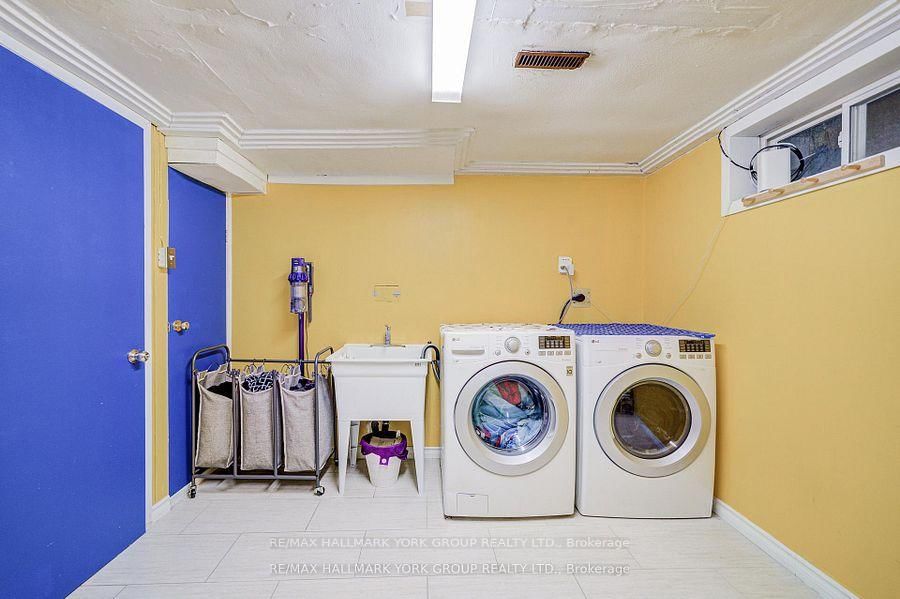 Townhouse for sale at 9 Bur Oak Way, Toronto, Ontario, M3L 2G3 - Glenfield-Jane Heights - MLS: W12781590