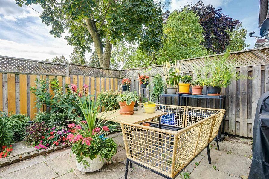 Townhouse for sale at 9 Bur Oak Way, Toronto, Ontario, M3L 2G3 - Glenfield-Jane Heights - MLS: W12781590