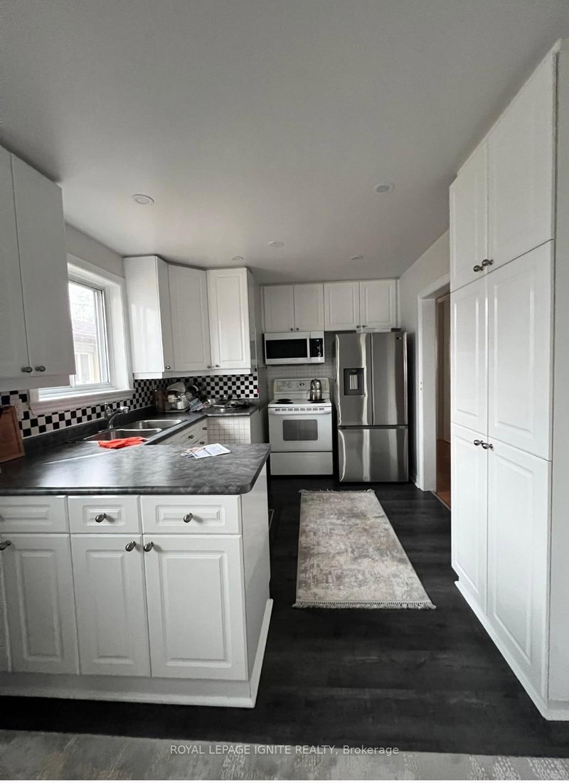 Main - 21 Humheller Rd, Toronto, M9W 5K2 | Image 3