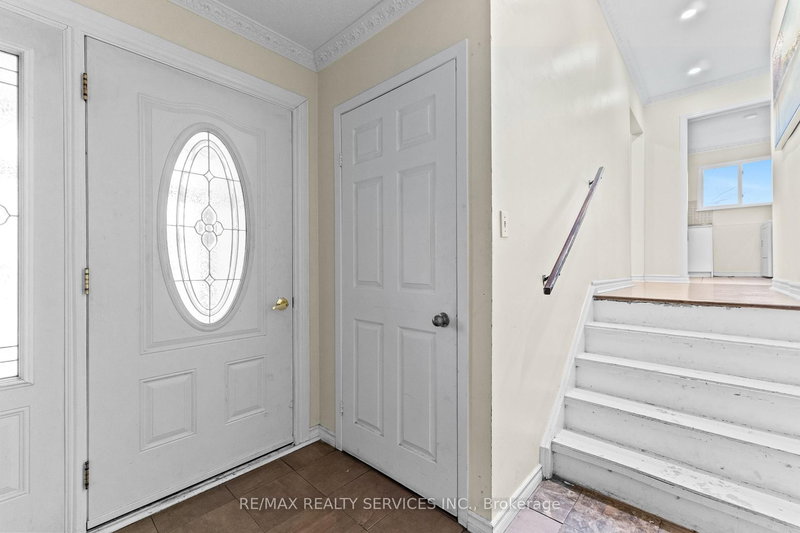 13 Linkdale Rd, Brampton, L6V 3A1 | Image 3