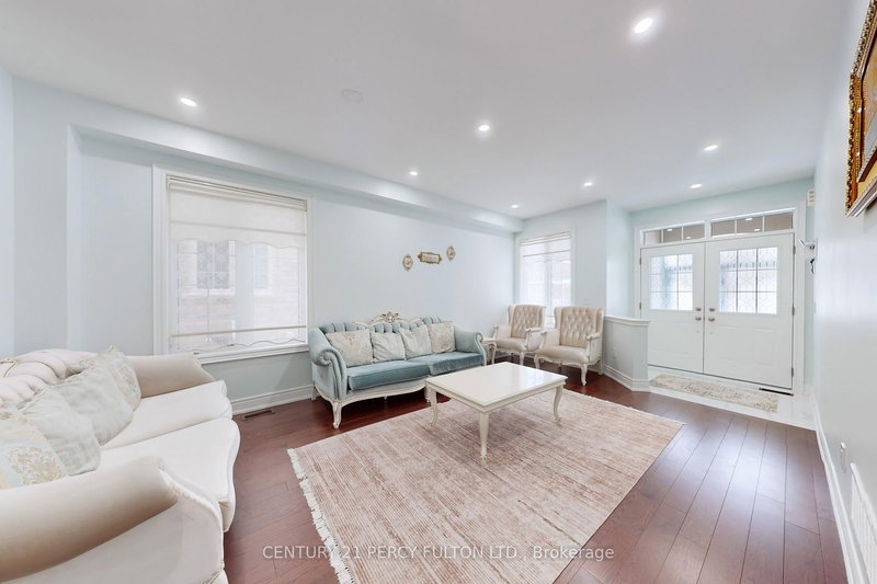 11 Sinatra St, Brampton, L6R 4B3 | Image 3