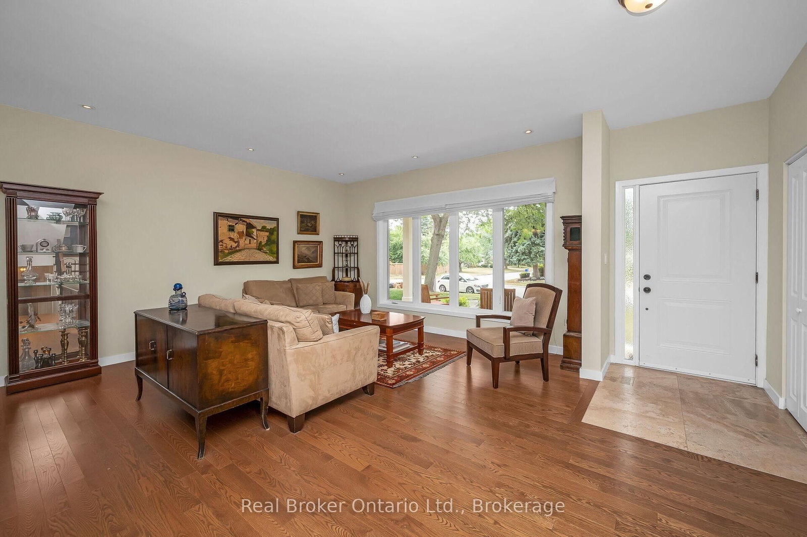 Listing Image 6