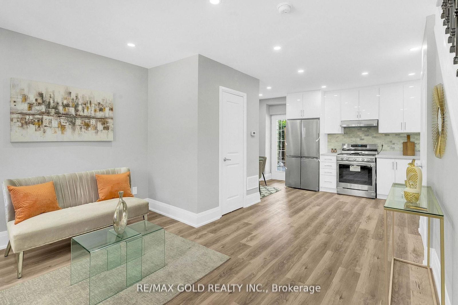 Listing Image 9