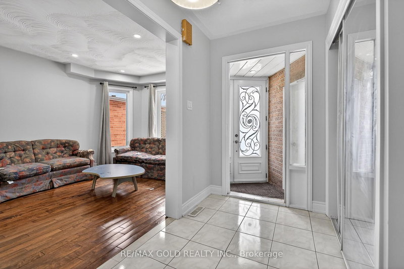 35 Kirk Dr, Brampton, L6X 4E6 | Image 3