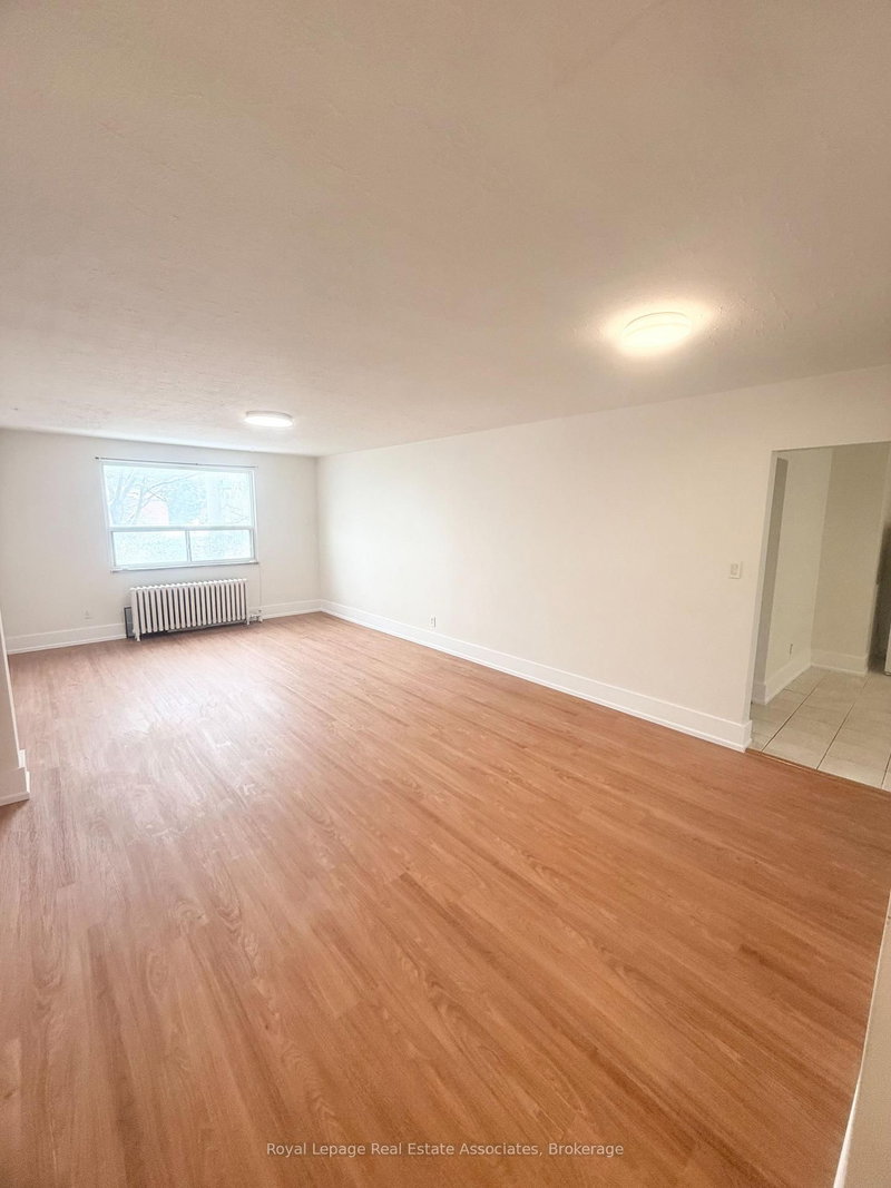 3 - 237 Lakeshore Rd E, Mississauga, L5G 1G8 | Image 2