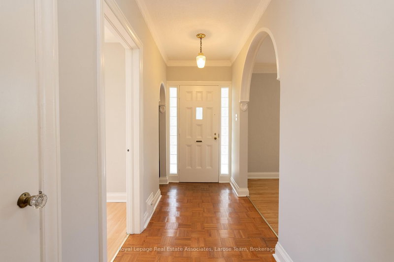 66 Minnewawa Rd, Mississauga, L5G 1C7 | Image 3